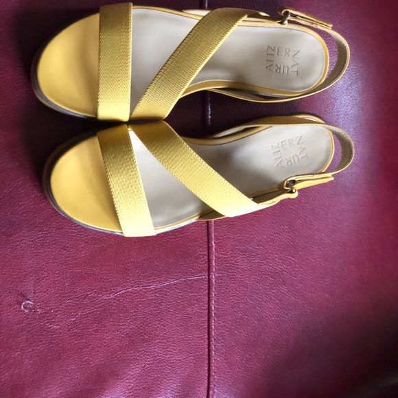 New Yellow Naturalizer Sandals - Picture 3 of 3